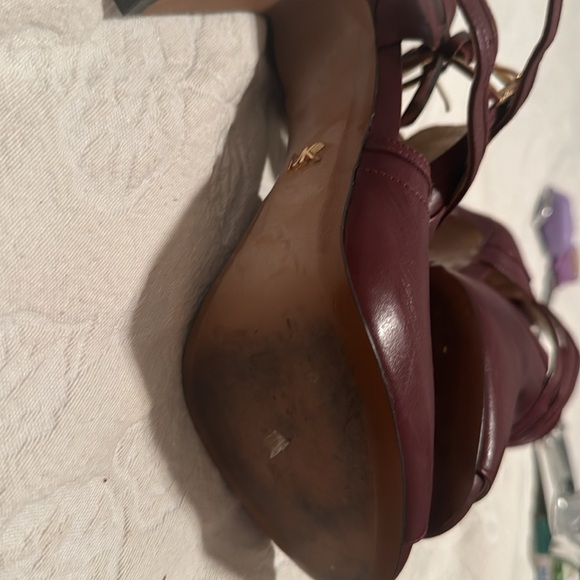 Beautiful shoes , you can use with jeans , casual. - Picture 3 of 4